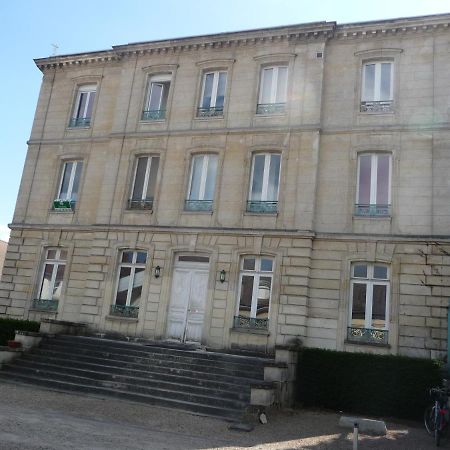 Studio Dans Charmante Batisse De Maitre Compiegnoise Compiegne Exterior photo